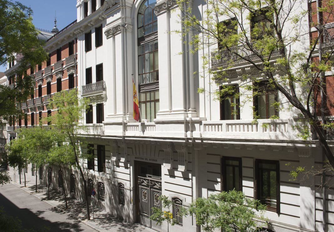 fachada exterior del ministerio del interior de España