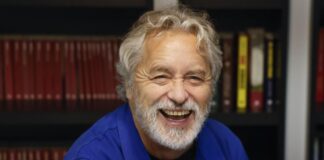Manuel Rivas, el escritor que ganó multitudes de lectores para el gallego, gana el Premio Nacional de las Letras Españolas