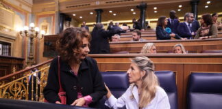 De la banca al diésel y al tabaco: Montero lanza 50 enmiendas de subida fiscal, pero sin mayoría para aprobarlas al desatar un choque entre sus socios