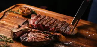 El restaurante de carretera en la A-6 donde paran todos los madrileños: el secreto está en su chuletón