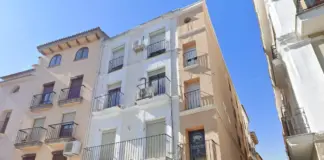 Así es la casa más estrecha de España: con menos de 2 metros de ancho y ubicada en una emblemática plaza