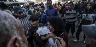 Un bombardeo israelí provoca una nueva masacre en Gaza con más de 100 muertos, 25 de ellos niños