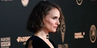El vestido de terciopelo y el gesto polémico de Natalie Portman en la gala del Balón de Oro