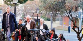 Europa urge a Illa a acabar con la "discriminación de los castellanohablantes" en los colegios catalanes