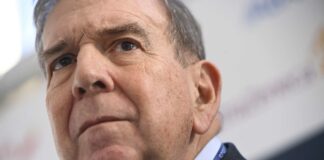 Edmundo González califica como "ataque" la decisión de la Fiscalía de Venezuela de pedir su arresto