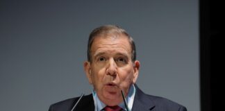 Edmundo González dice que es un "ataque" la decisión de la Fiscalía de Venezuela de pedir su arresto por Interpol