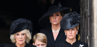 De los funerales a las pasarelas: el velo negro de rejilla se erige como uno de los accesorios fashion de la temporada, palabra de Dolce & Gabbana