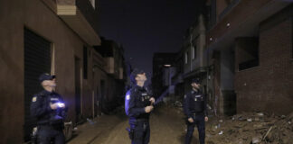 Una noche con los antidisturbios que evitan pillajes en la 'zona cero' de la DANA: "La gente ya ha sufrido suficiente como para vivir en vilo por la inseguridad"