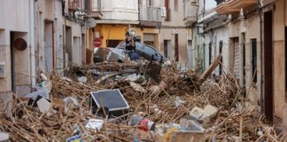Desaparecidos dos niños en Torrent después de que un camión chocara contra su casa