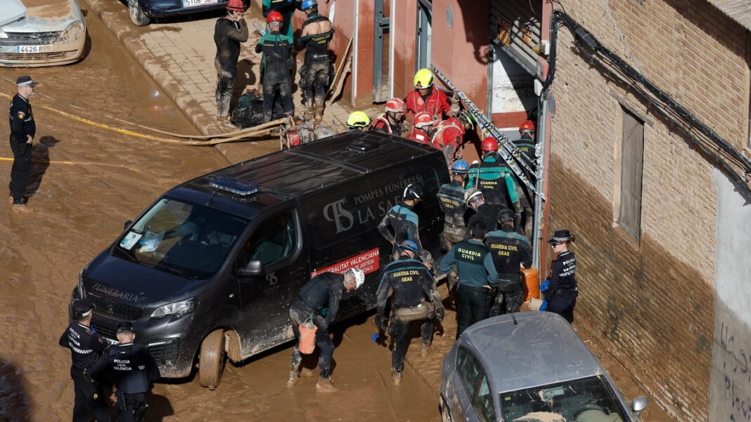 Última hora de la DANA, en directo: 219 muertos, 93 desaparecidos, 62 cuerpos sin identificar, 203 autopsias y 36.572 rescatados