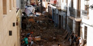 Empresarios y voluntarios se movilizan para hacer llegar maquinaria pesada a las zonas más devastadas por la DANA