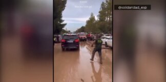 Tres detenidos por golpear con un palo el coche de Pedro Sánchez durante su visita a Paiporta