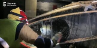 Búsqueda a contrarreloj en el parking de un supermercado de Catarroja: "Hay gente que decía que escuchaban gritos abajo"