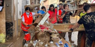 La Cruz Roja se vuelca con Valencia tras la DANA: así distribuyen materiales y alimentos y prestan atención sanitaria