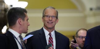 Los republicanos del Senado eligen como líder a un candidato distinto del que quería Trump