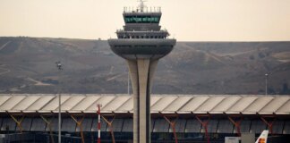 El avistamiento de drones cerca de Barajas suspende casi media hora el tráfico aéreo y desvía 21 aviones