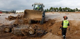 Mayte, hermana y tía de desaparecidos por la DANA pide más medios para las labores de búsqueda: "Que se vaya al barranco del Poyo"