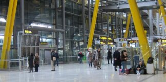 El avistamiento de drones cerca de Barajas suspende casi media hora el tráfico aéreo y desvía 21 aviones