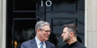 El Reino Unido se esfuerza en reparar puentes con Trump para evitar sus represalias contra Starmer