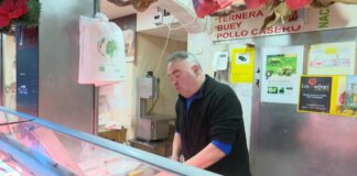 Indignación y dolor por el asesinato de Antonio, carnicero en Santiago: "Era una persona muy querida"