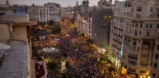 Última hora de la DANA en directo: manifestación multitudinaria en Valencia y cargas policiales