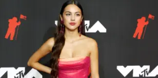 Olivia Rodrigo revela que entró en pánico durante un interrogatorio en la frontera cuando la confundieron con una criminal