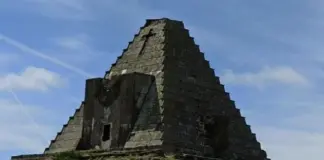 El mausoleo conocido como la 'Pirámide de los italianos'
