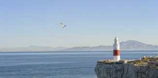 ¿Por qué no se construye un puente en el Estrecho de Gibraltar si solo hay 14 km entre España y Marruecos?