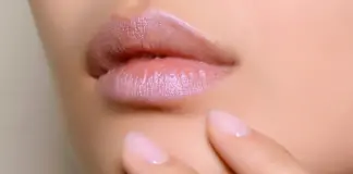 La manicura perfecta para llevar al trabajo si no quieres llevar las uñas transparentes