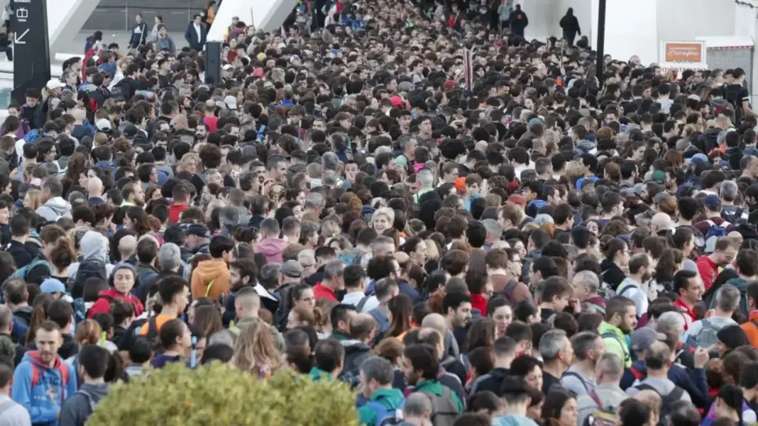 Más de 100.000 voluntarios desbordan en Valencia la solidaridad con los pueblos