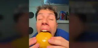 Un 'influencer' confunde un paté gourmet con un postre y se lo come a bocados