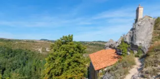 La curiosa ermita construida dentro de una cueva que es una de las más antiguas del País Vasco