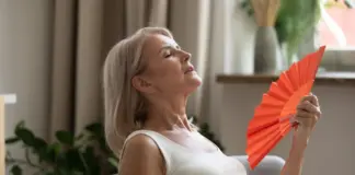 Un doctor explica cuáles el síntoma poco conocido y habitual durante la menopausia