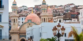 La capital mediterránea que tiene una kasbah con mil años de antigüedad y vive de espaldas al turismo