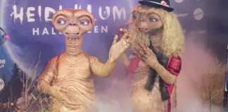 Heidi Klum vuelve a hacerlo: reina de Halloween con un disfraz de E.T. el extraterreste