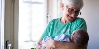 El remedio típico de las abuelas para calmar a los bebés y que ahora los médicos desaconsejan