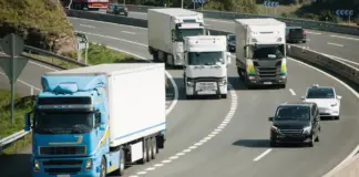 ¿Qué pasa si circulo a120 km/h por el carril izquierdo de una autovía y me quieren adelantar?