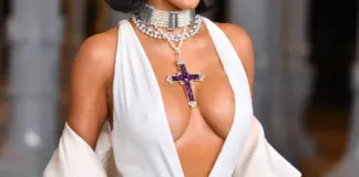 Kim Kardashian y Anna Wintour lo confirman: esta Navidad llevaremos los vestidos blancos con abrigos largos