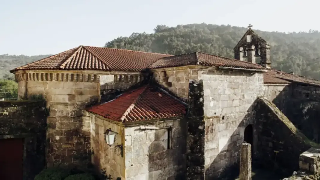 La aldea de Galicia declarada Conjunto Histórico-Artístico: pazos, puentes medievales...