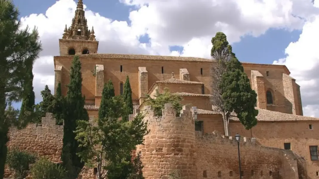 Este es uno de los pueblos más bonitos de Cuenca, conocido por sus cultivos de champiñones