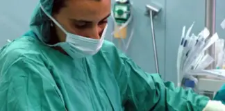 Unos padres a punto del divorcio al ver el color de piel de su hijo recién nacido