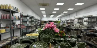 Llega a Alicante el 'outlet' portugués de platos al peso que arrasa en España
