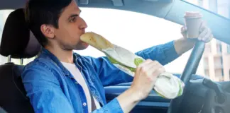 ¿Cuál es la multa por comer conduciendo? La Dirección General de Tráfico responde