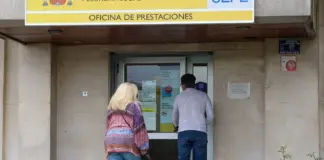 Los parados que soliciten el subsidio ganarán 90 euros más, excepto si tienen más de 52 años