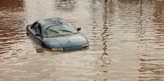 Una de las mejores formas de romper la ventanilla de un coche en caso de emergencia