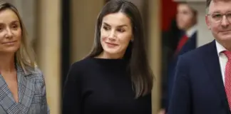 La reina Letizia adelanta la combinación perfecta del vestido de punto para este invierno