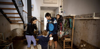 Un día en familia en la zona cero de las inundaciones: "La riada es como un euromillón, te cambia la vida de un día para otro"