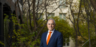 El primer español que llegó a rector de una universidad de EEUU: "Los profesores que no sepan usar la IA serán reemplazados"