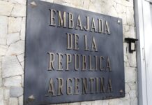 Argentina denuncia ante la Corte Penal Internacional el asedio de su embajada en Venezuela