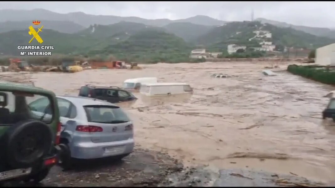 El río Benamargosa se desborda y provoca inundaciones en algunas viviendas: "Puede ser fatal"